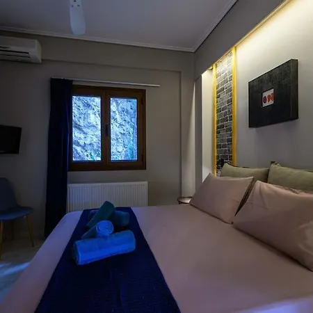 Daire Secluded Oasis Among The Rocks Kalamata