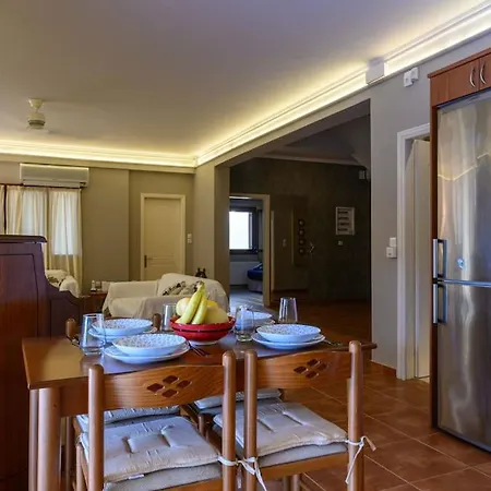 Daire Secluded Oasis Among The Rocks Kalamata